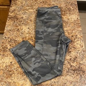 Reebok M camo leggings with pockets NEW NEVER WORN
